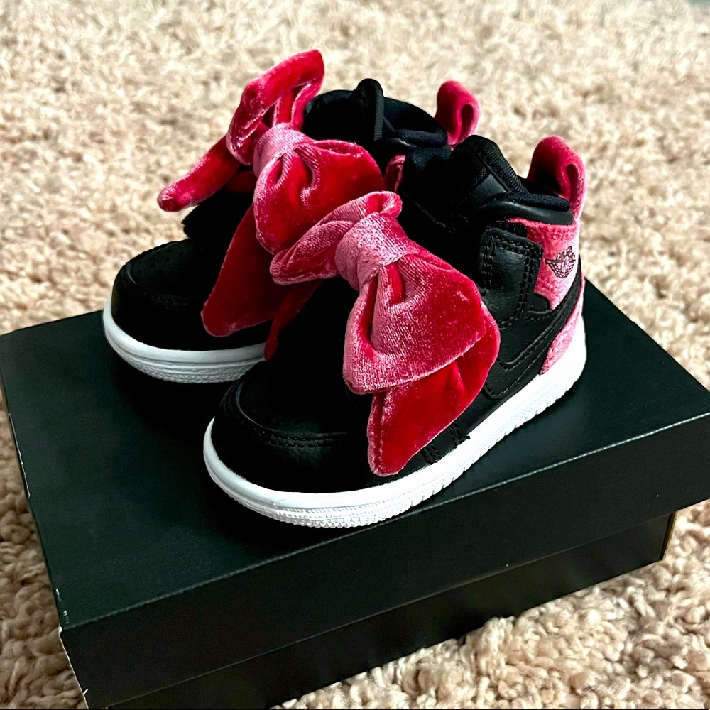Jordan 1 Mid Noble Red Bow